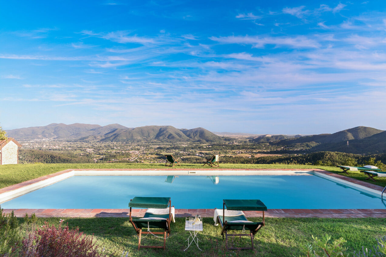 Panoramic Lucca Farmhouse | Tuscany