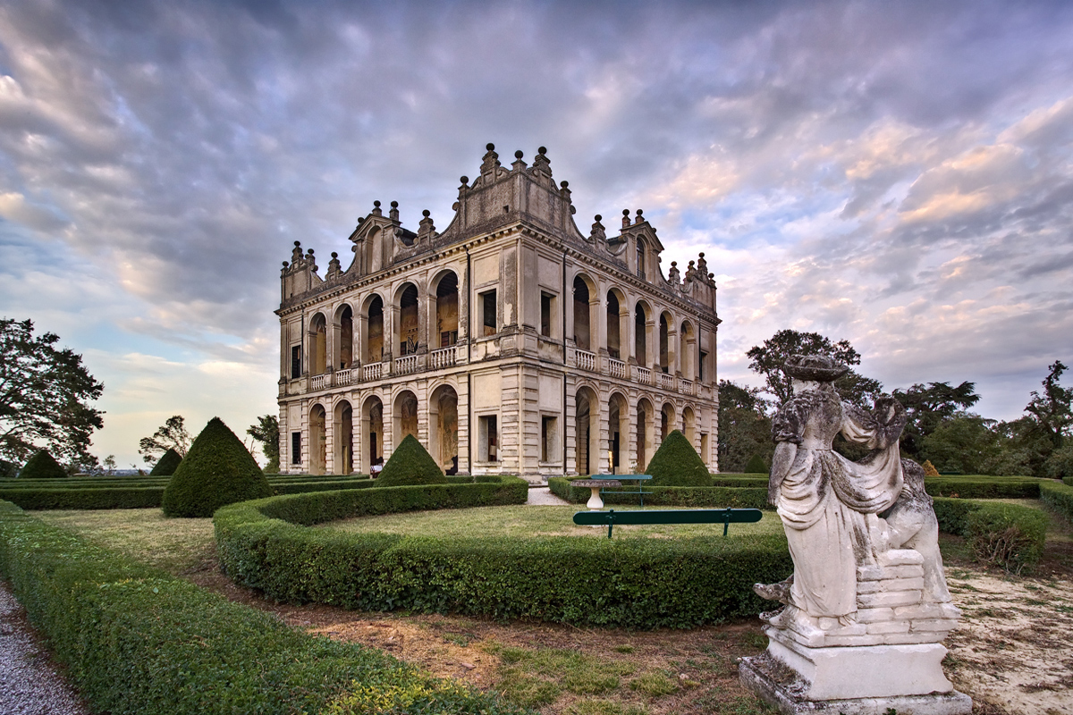 Padua Renaissance Mansion | Veneto